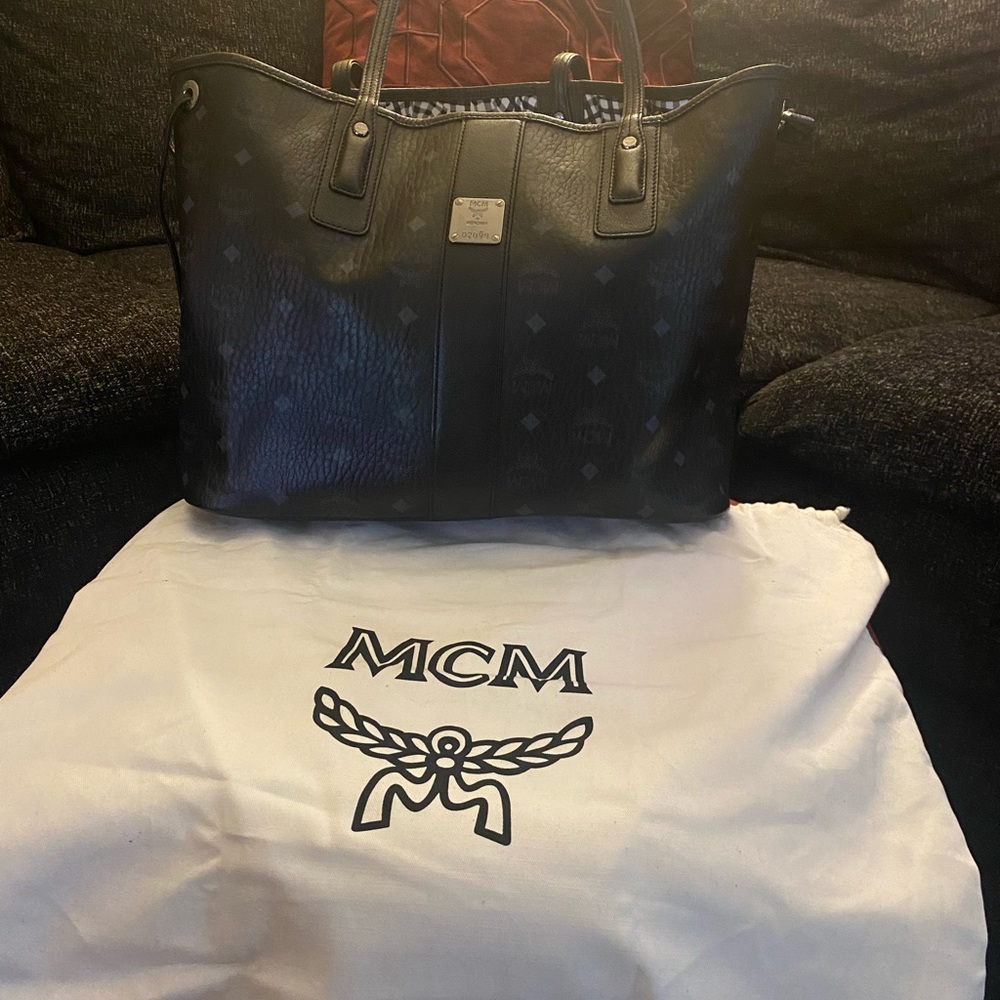 MCM Medium Liz Reversible Shopper 💯 authentic